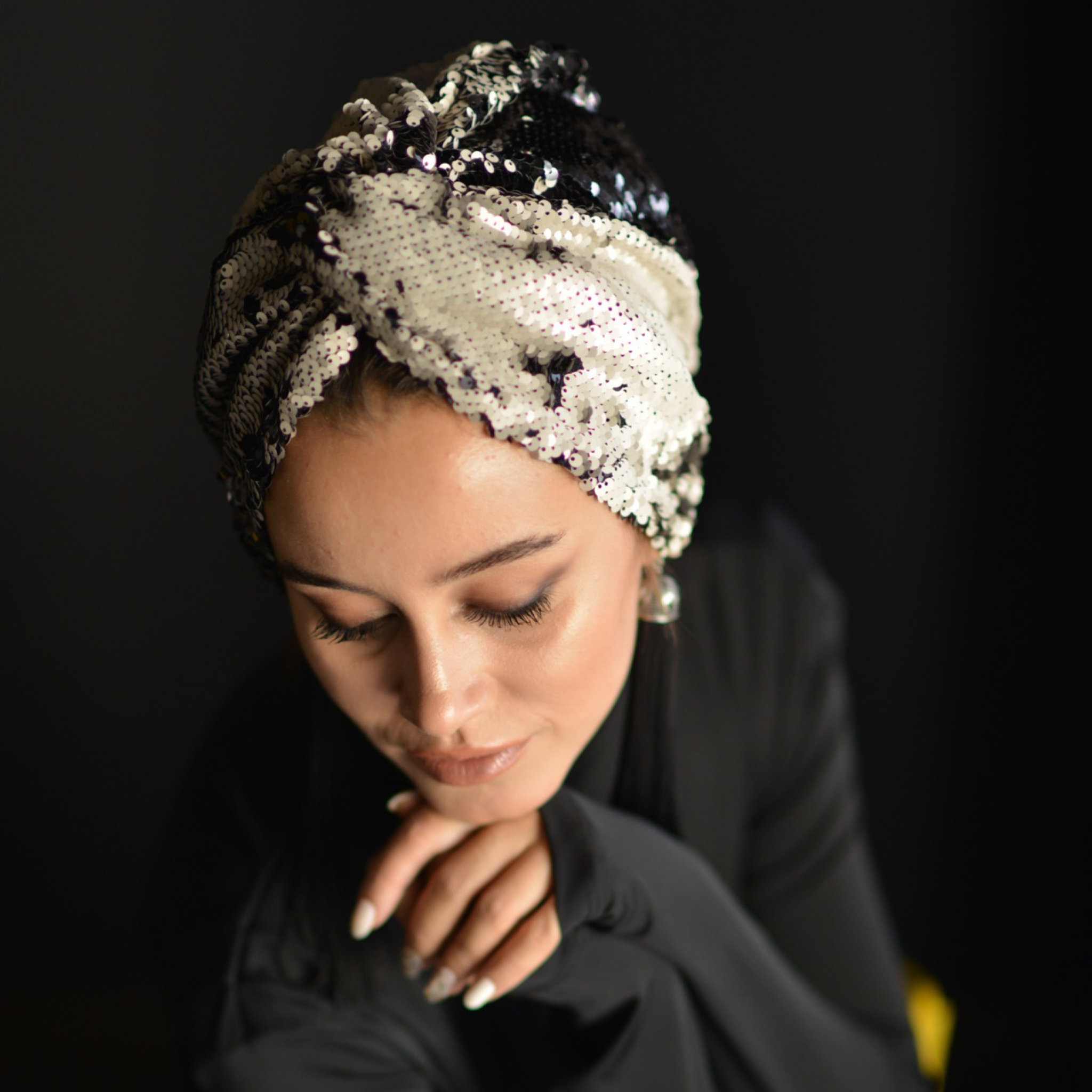 Roma Işıltılı Bone - Çok Renkli Pul Payet Kumaş