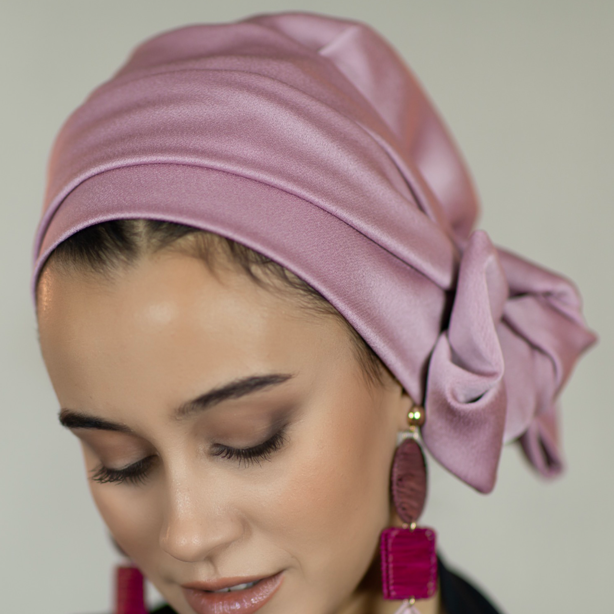 Dubai Bağlamalı Bone - Krep Saten Kumaş