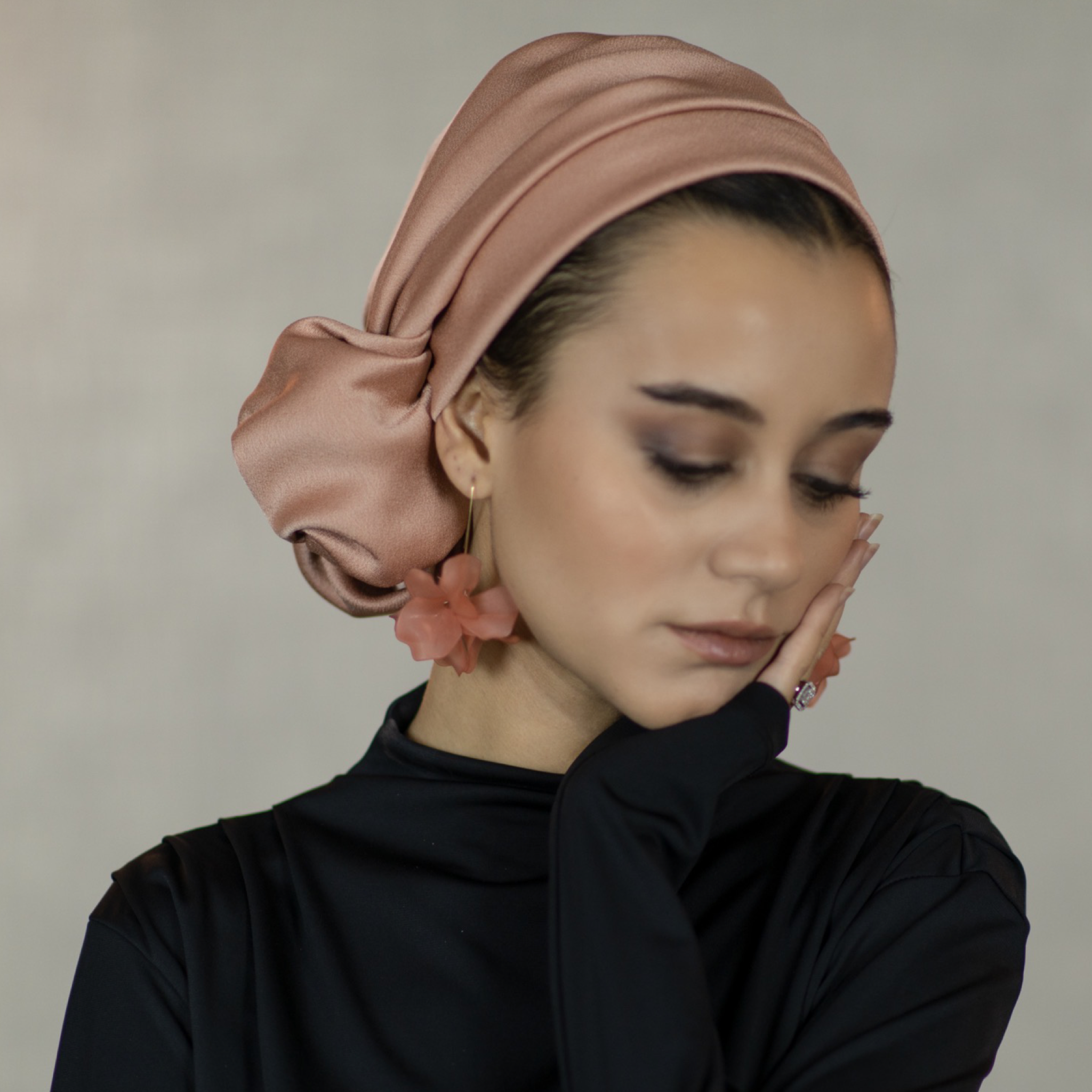 Dubai Bağlamalı Bone - Krep Saten Kumaş