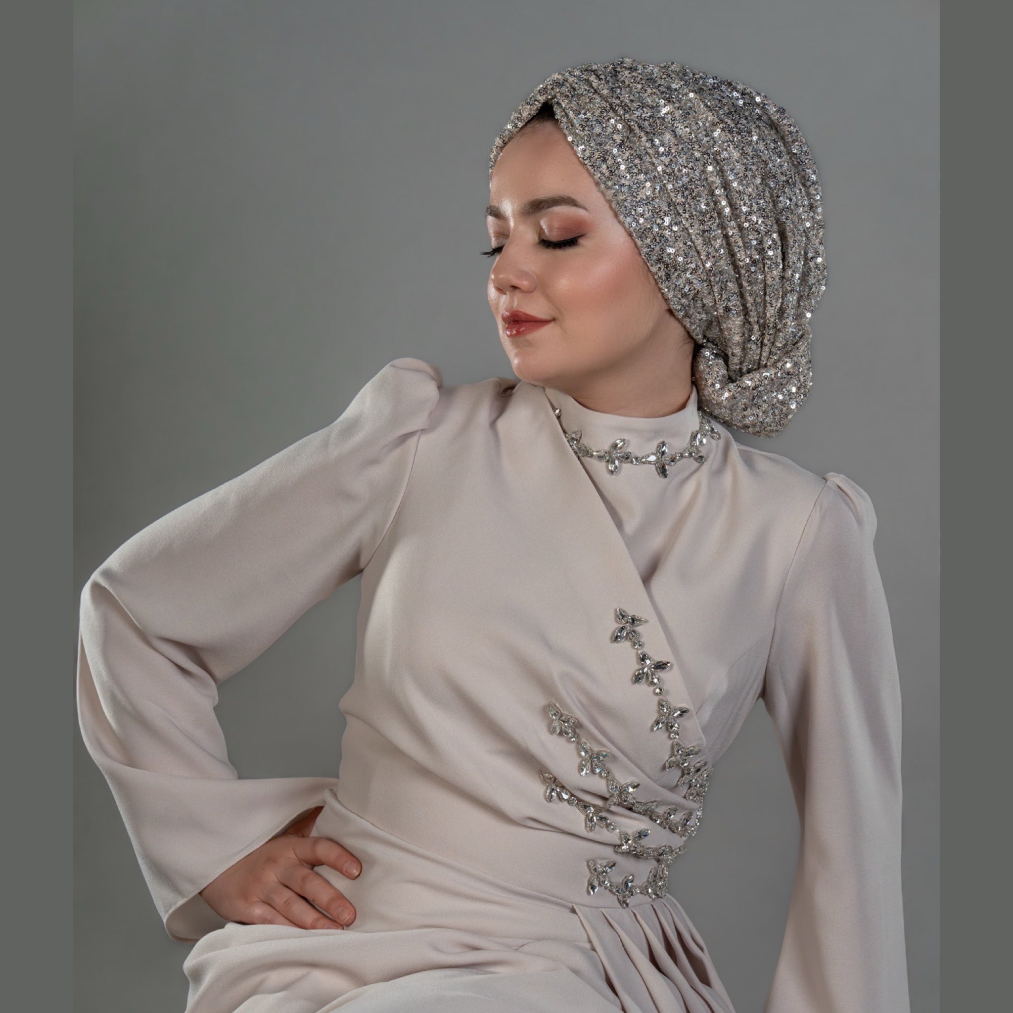 Beyrut Topuzlu Bone - Pul Payet İşlemeli