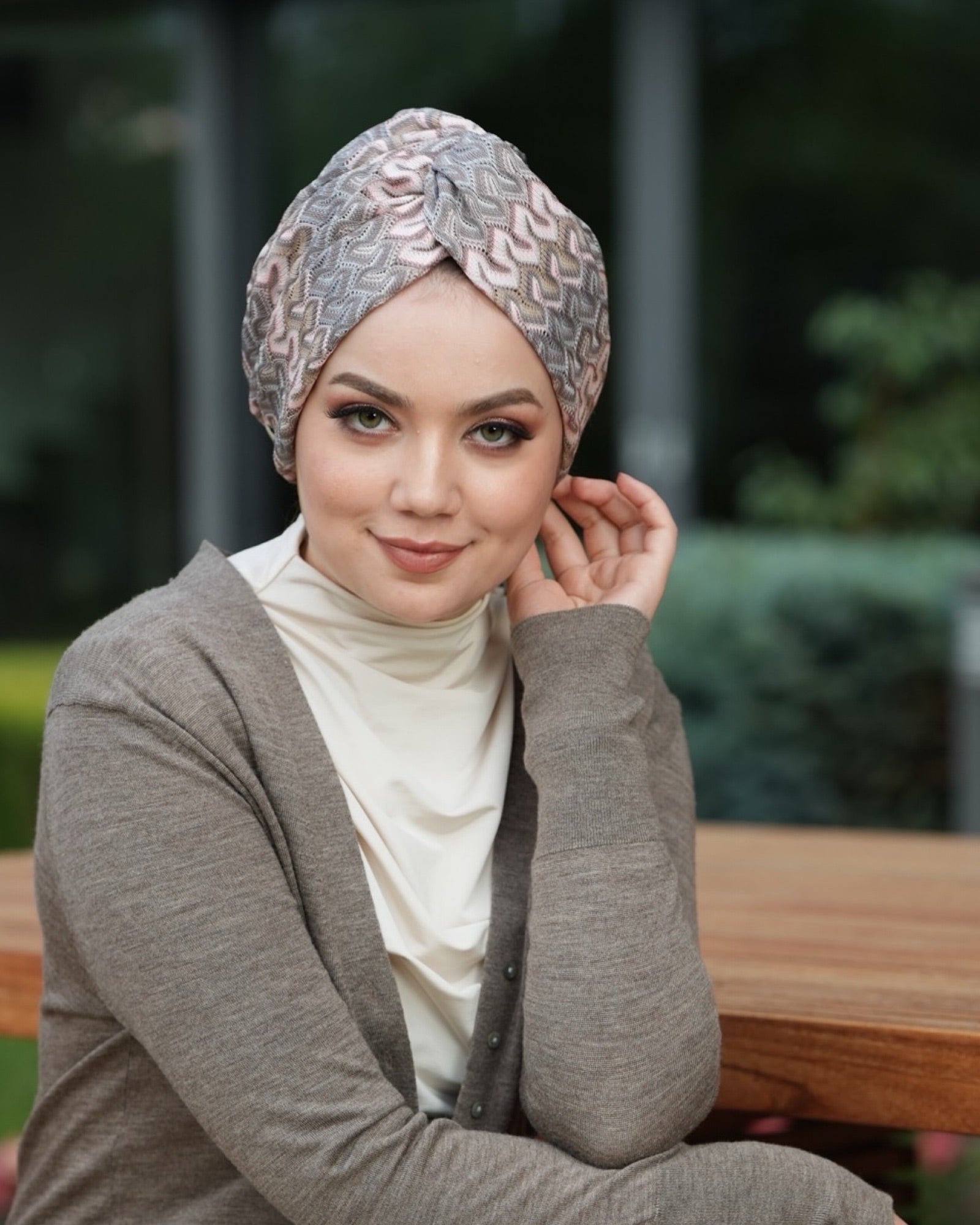 Barcelona Burgulu Bone - Pembe Gri Zikzak Desenli Örme Kumaş