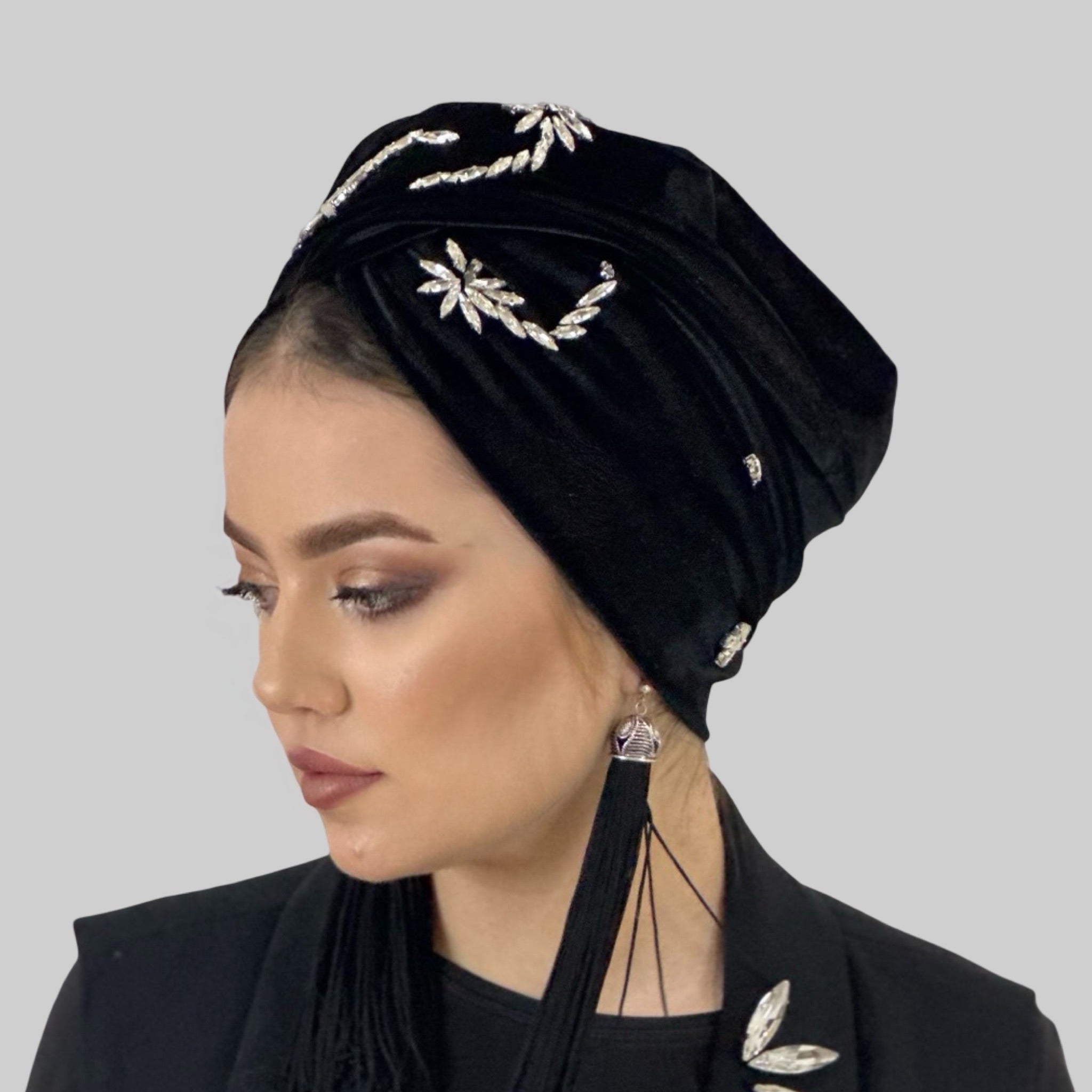 Paris Palmiye Motifli Taş İşlemeli Bone - Siyah Kadife Kumaş