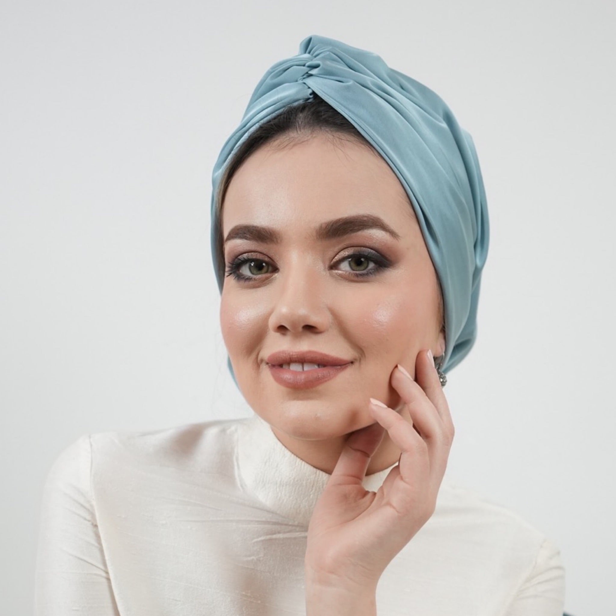 Abu Dhabi Ready-Made Bonnet - Lycra Satin Fabric - Black - BitterColors 