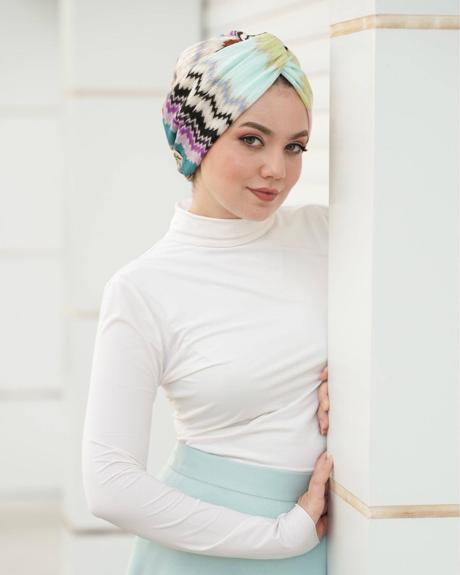 Barcelona Burgulu Bone - Turkuaz Lila Renkli Simli - Zikzak Desenli Hafif Örme Kumaş