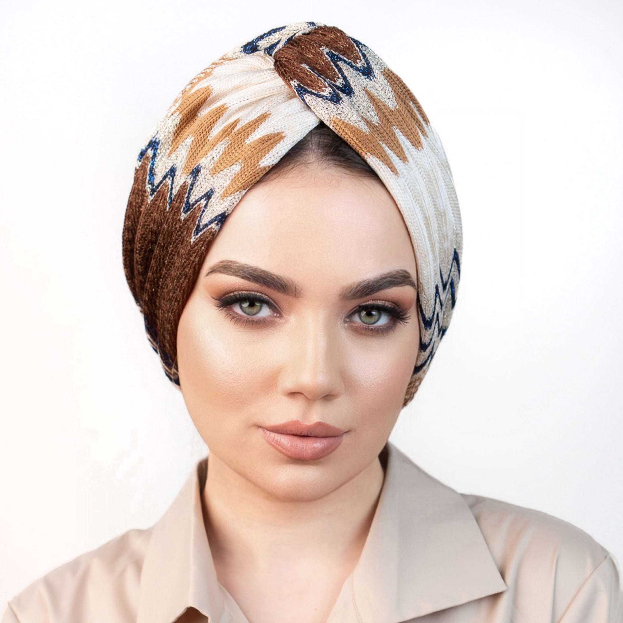 Barcelona Burgulu Bone - Lacivert Bej Krem Renkli -Zikzak Desenli Hafif Örme Kumaş