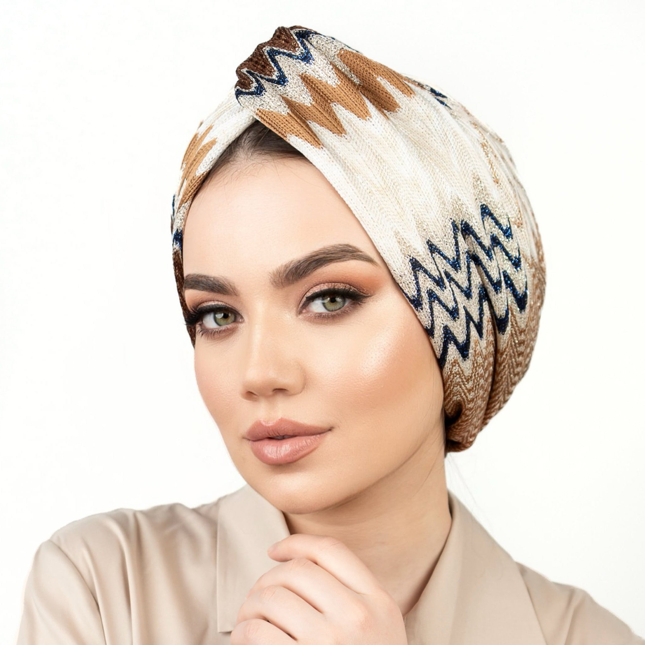 Barcelona Burgulu Bone - Lacivert Bej Krem Renkli -Zikzak Desenli Hafif Örme Kumaş