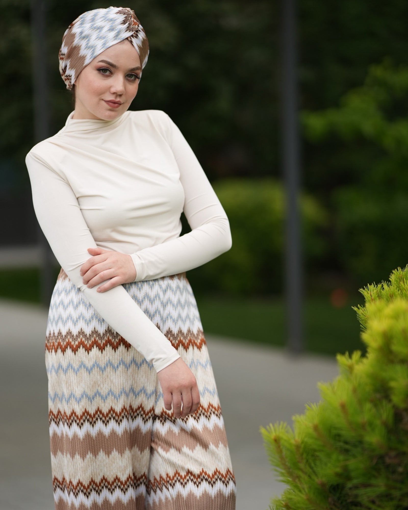 Barcelona Burgulu Bone - Mavi Latte Zikzak Desenli Örme Kumaş