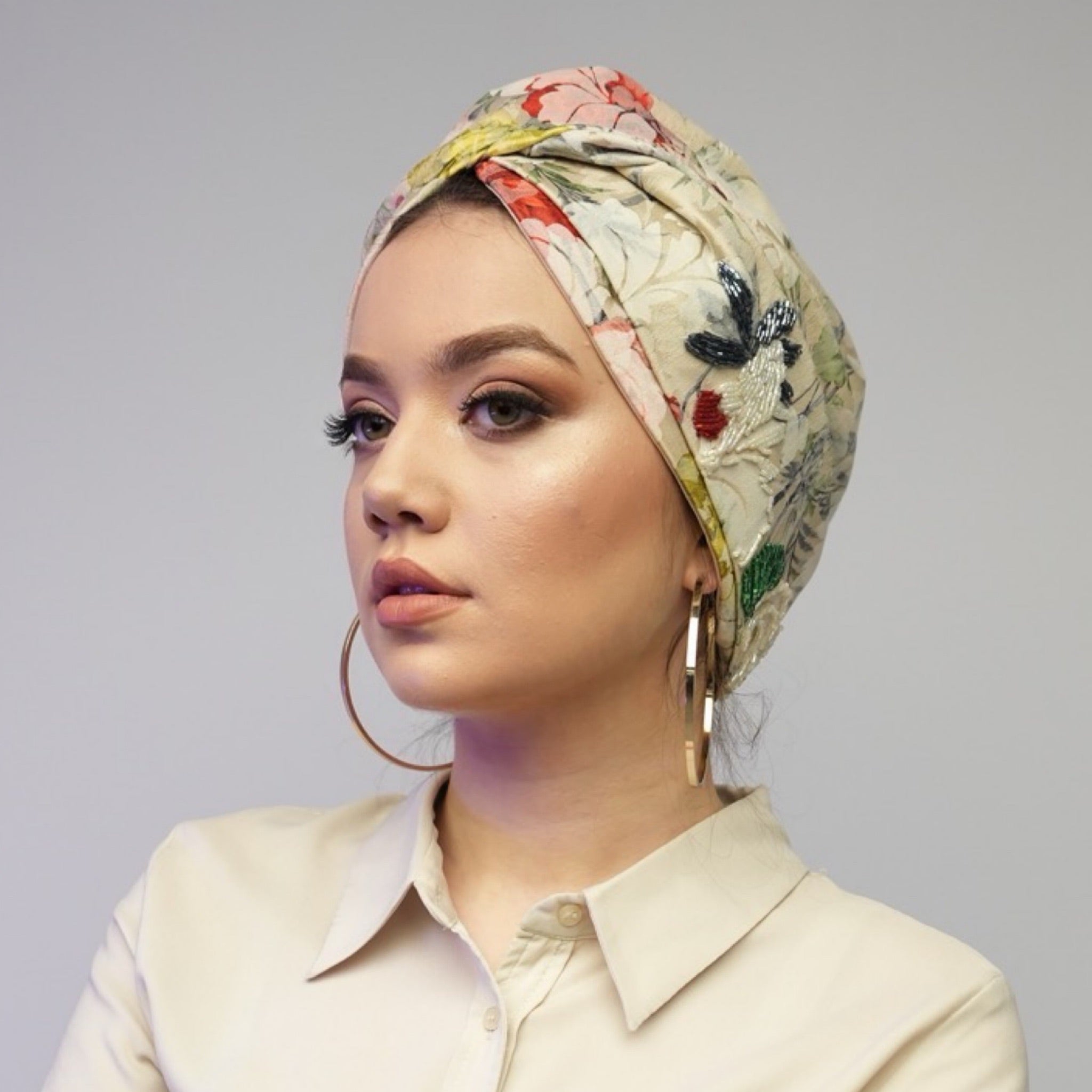 Paris Bantlı Bone - Boncuk İşlemeli Çiçekli Dokuma Kumaş