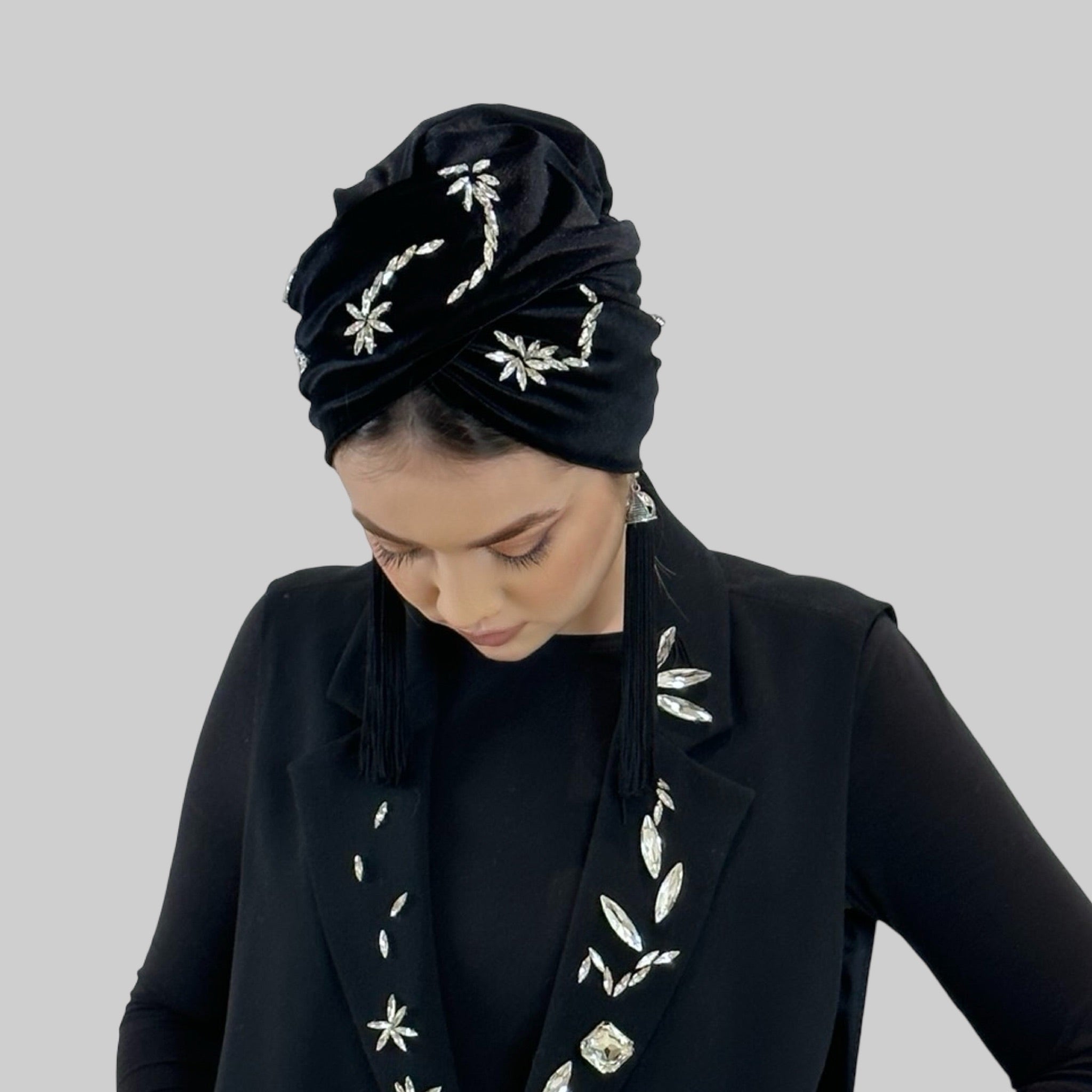 Paris Palmiye Motifli Taş İşlemeli Bone - Siyah Kadife Kumaş