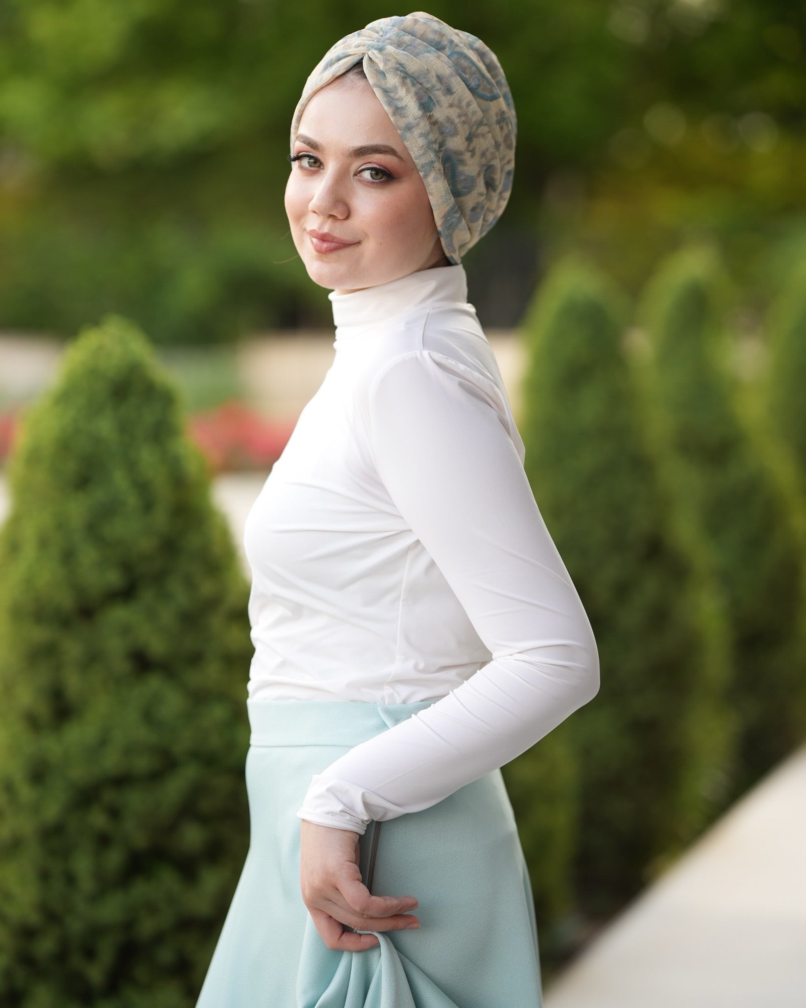 Milano Büzgülü Bone - Çiçek Desenli Keten Kumaş