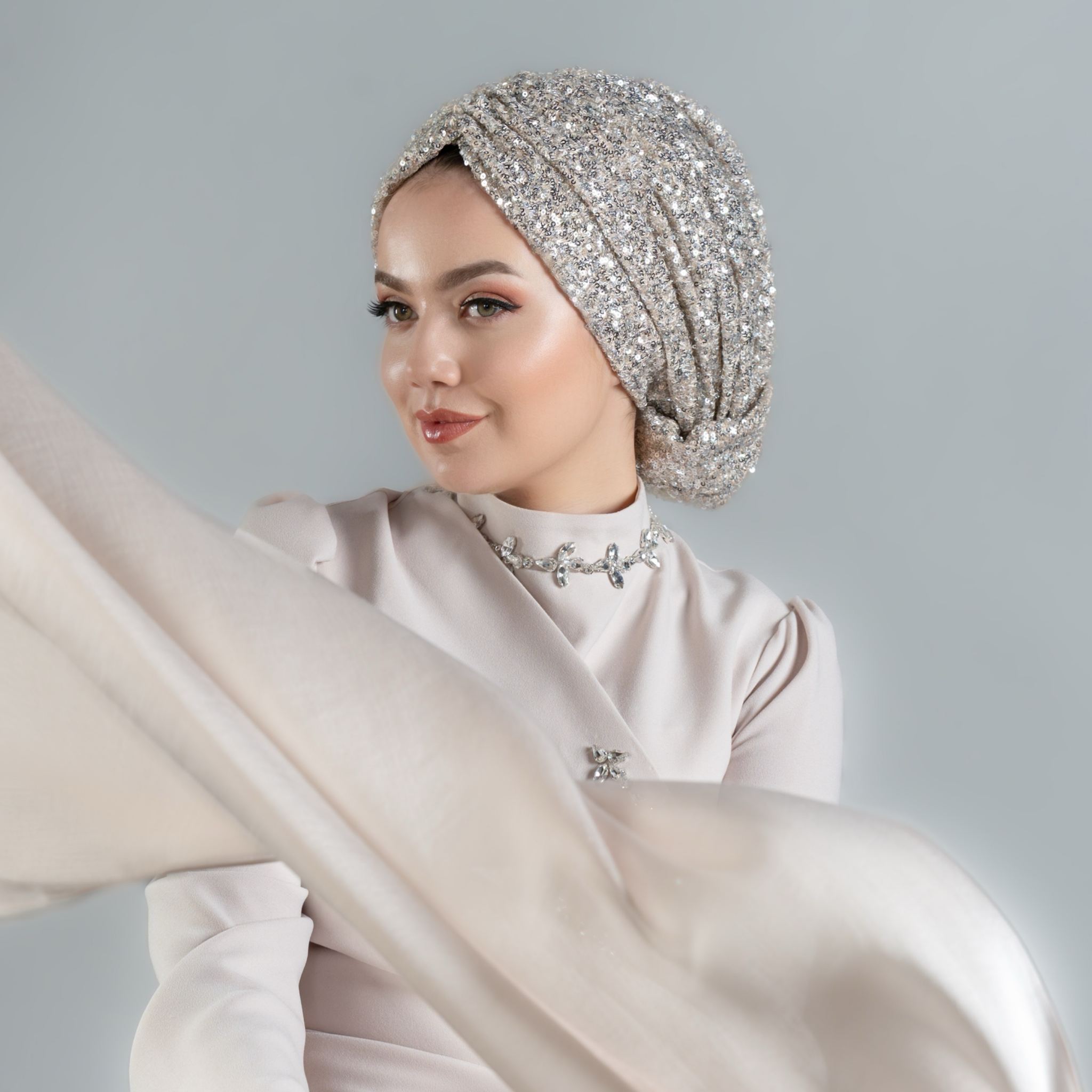 Beyrut Topuzlu Bone - Pul Payet İşlemeli