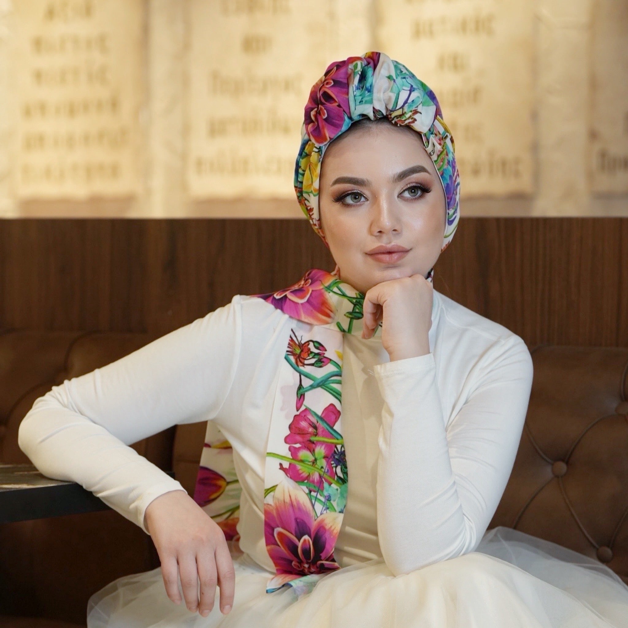 Beyrut Topuzlu Bone – Çiçek Desenli Cupra Kumaş