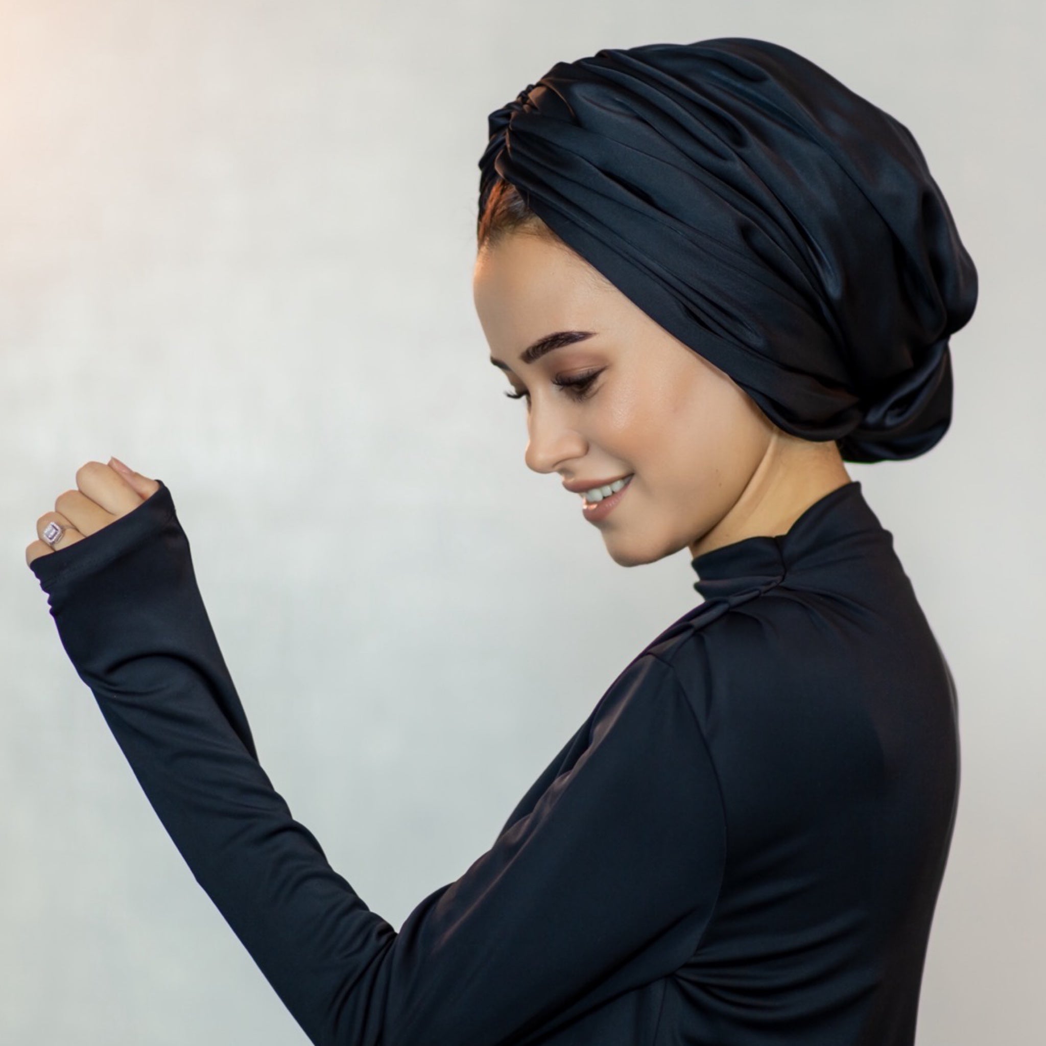 Abu Dhabi Ready-Made Bonnet - Lycra Satin Fabric - Black - BitterColors 