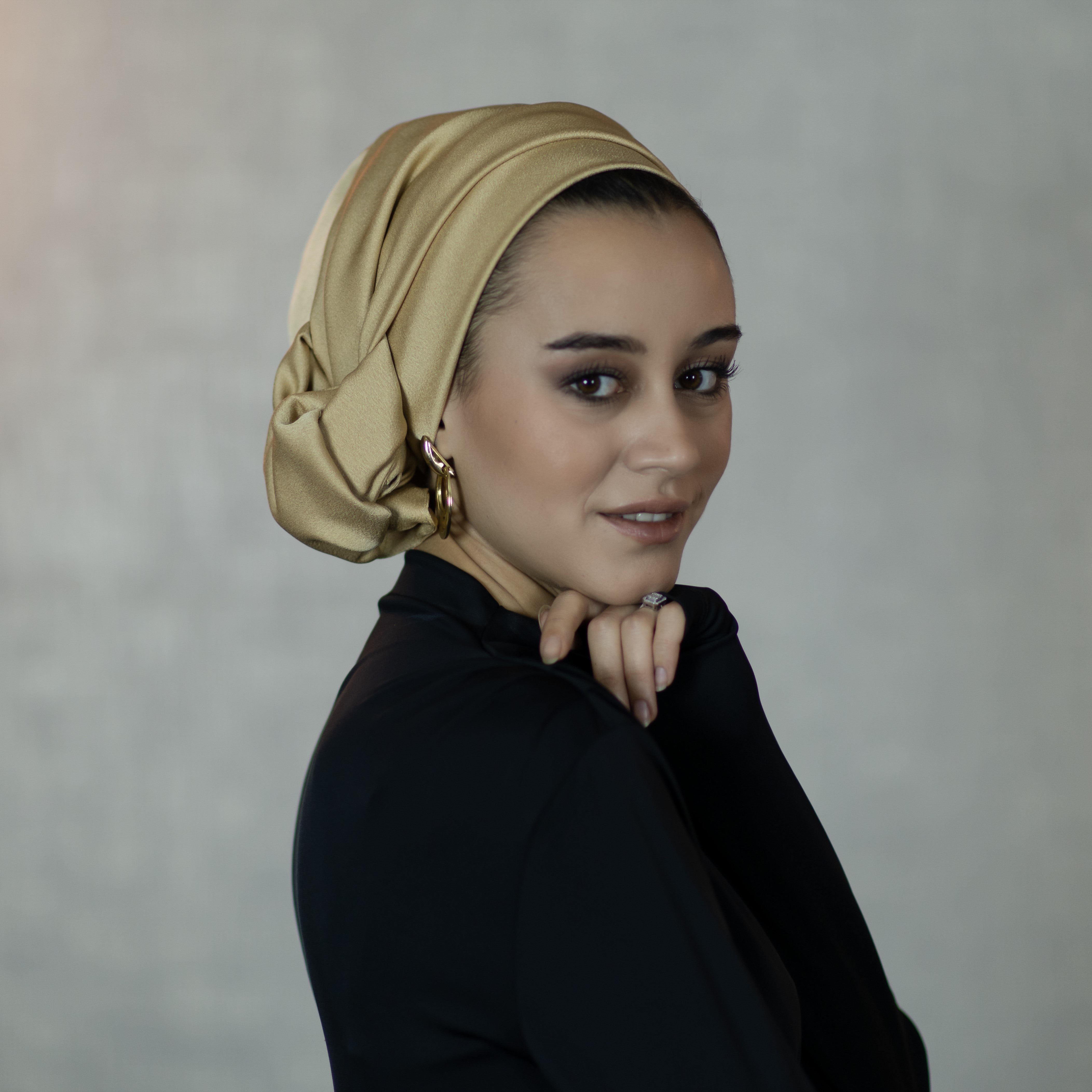 Dubai Bağlamalı Bone - Altın - Krep Saten Kumaş