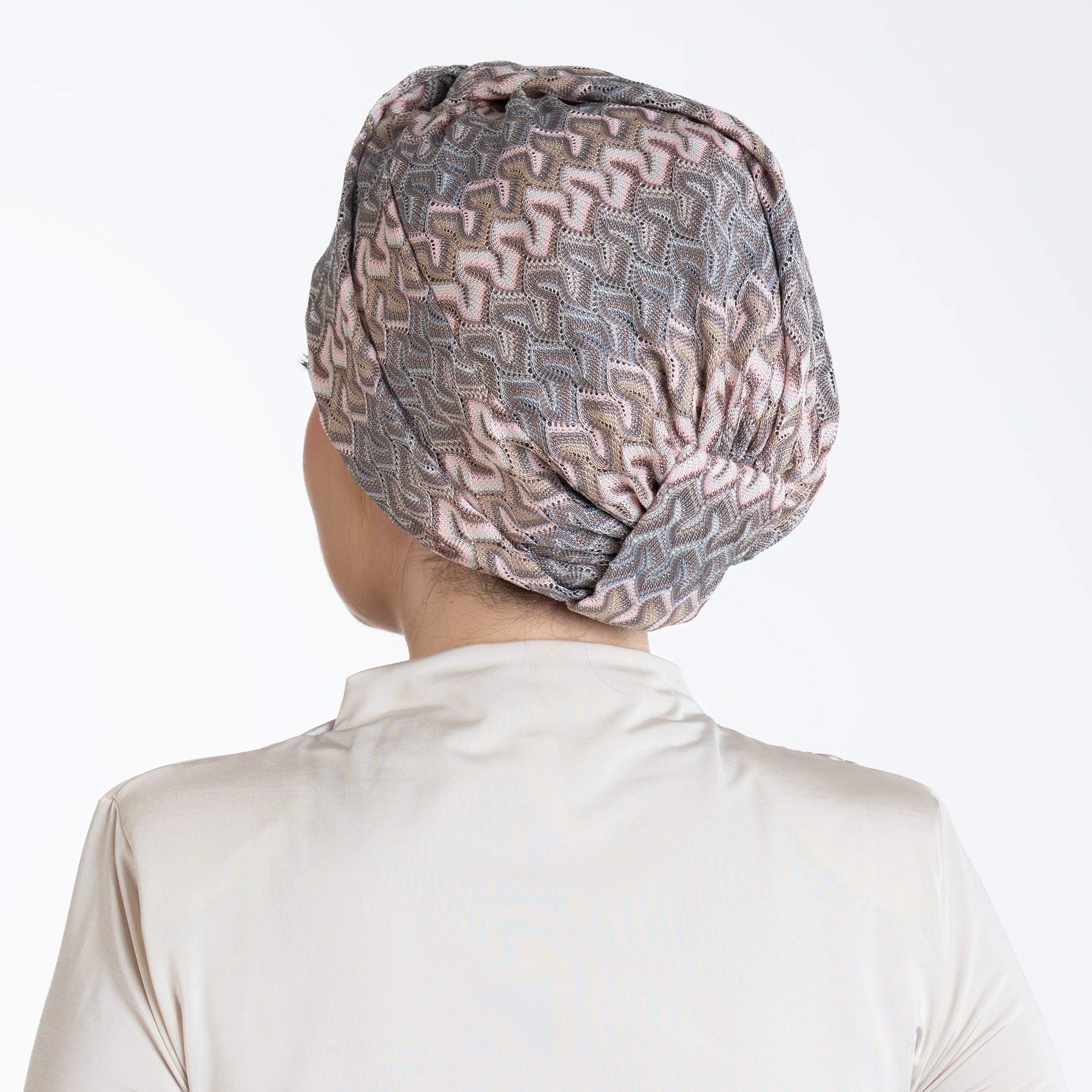 Barcelona Burgulu Bone - Pembe Gri Zikzak Desenli Örme Kumaş