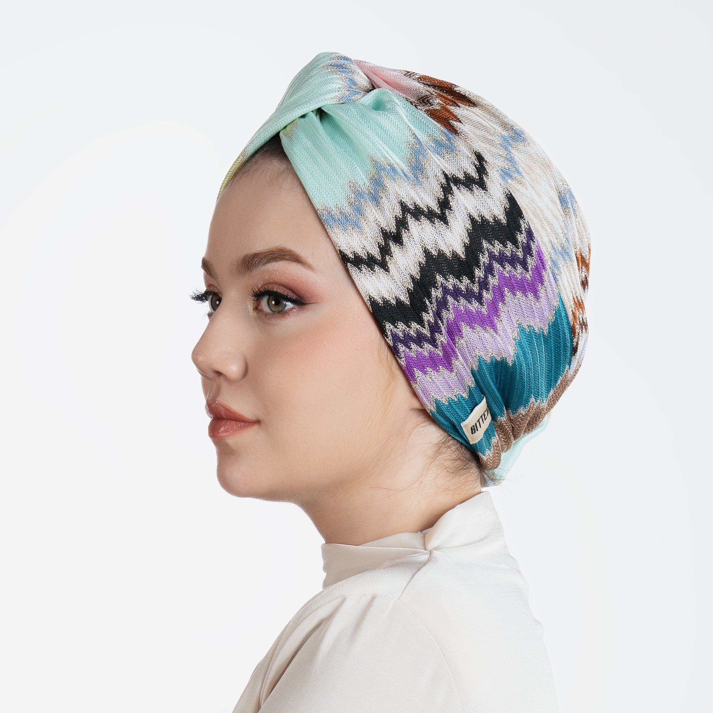 Barcelona Burgulu Bone - Turkuaz Lila Renkli Simli - Zikzak Desenli Hafif Örme Kumaş