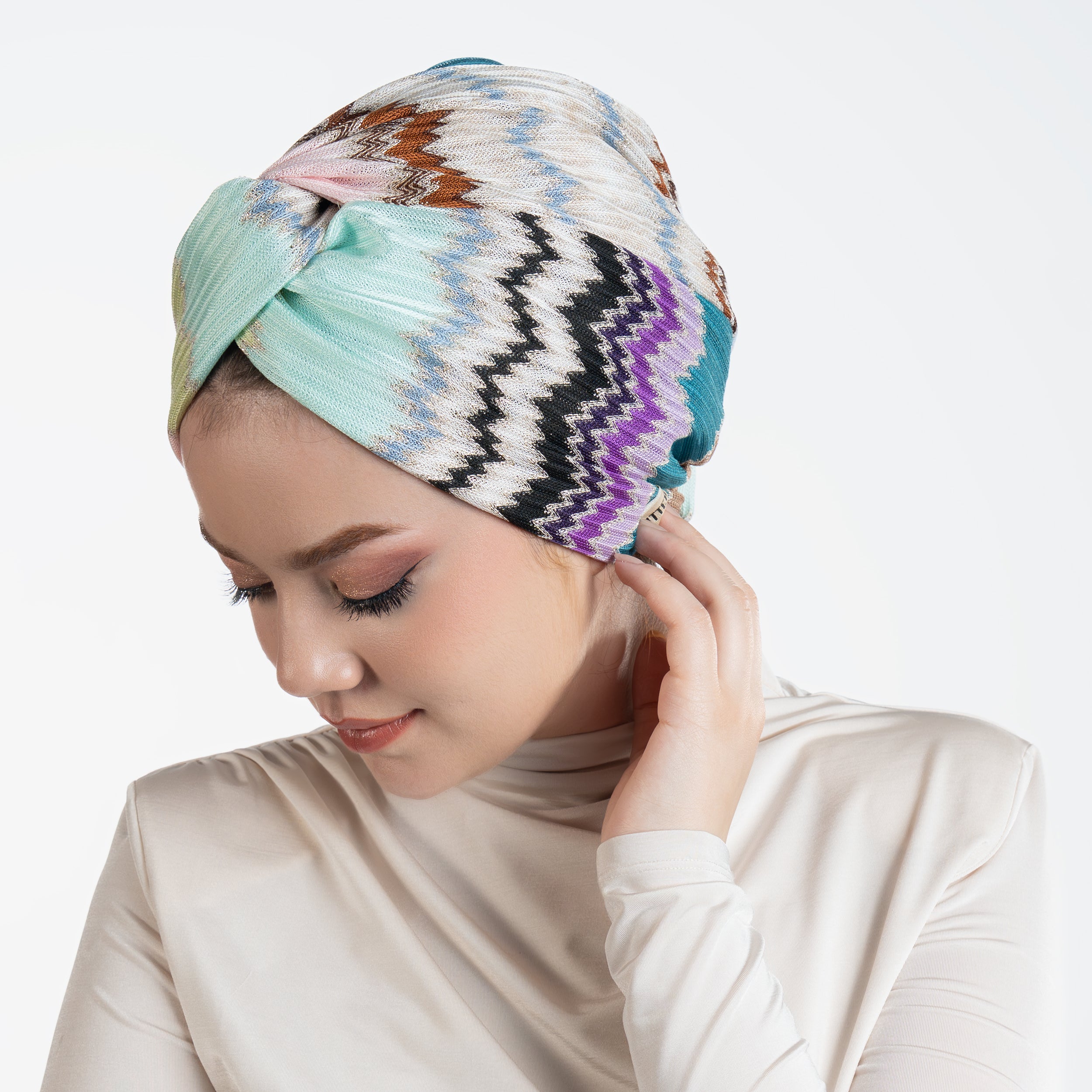 Barcelona Burgulu Bone - Turkuaz Lila Renkli Simli - Zikzak Desenli Hafif Örme Kumaş