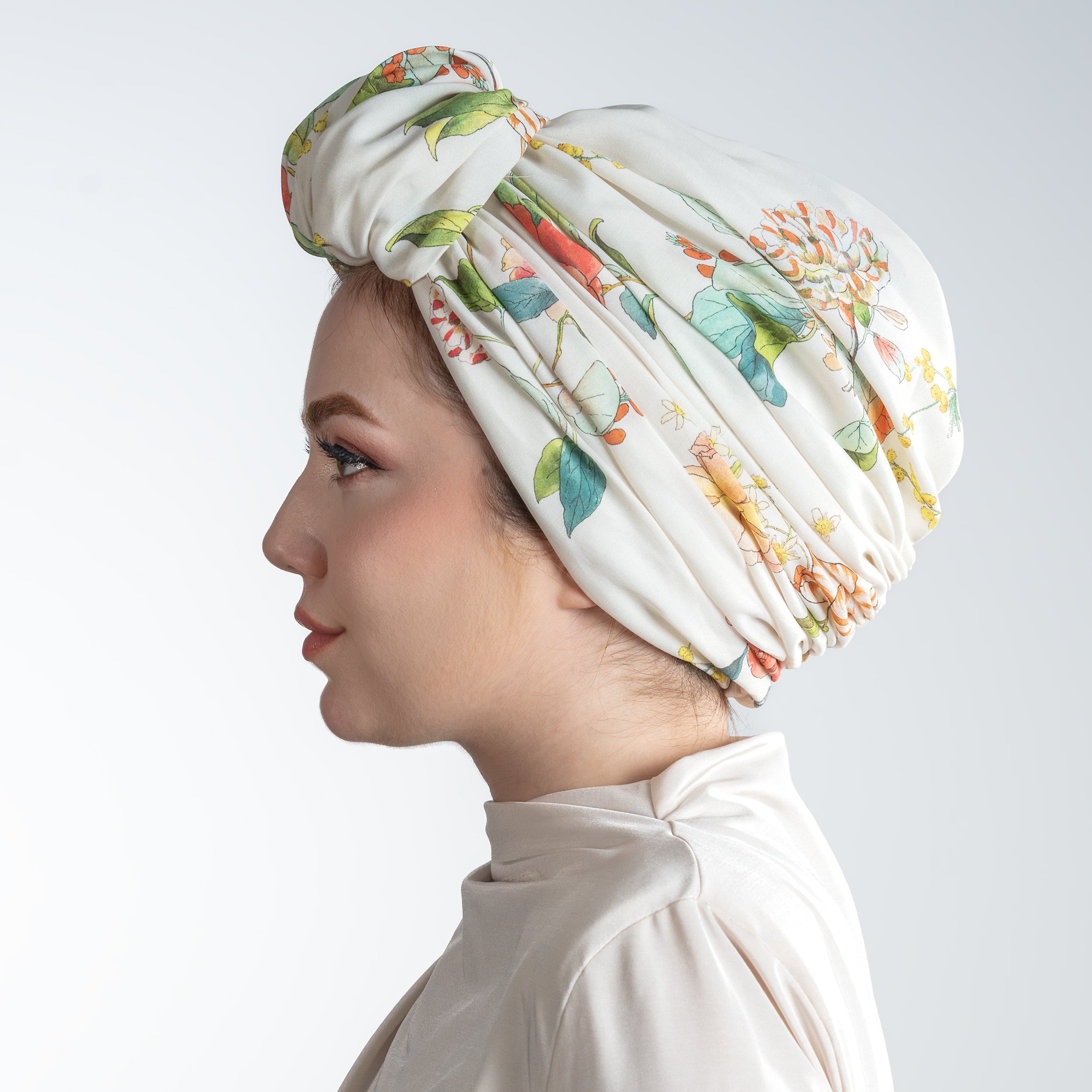 Beyrut Topuzlu Bone – Çiçek Desenli Cupra Kumaş