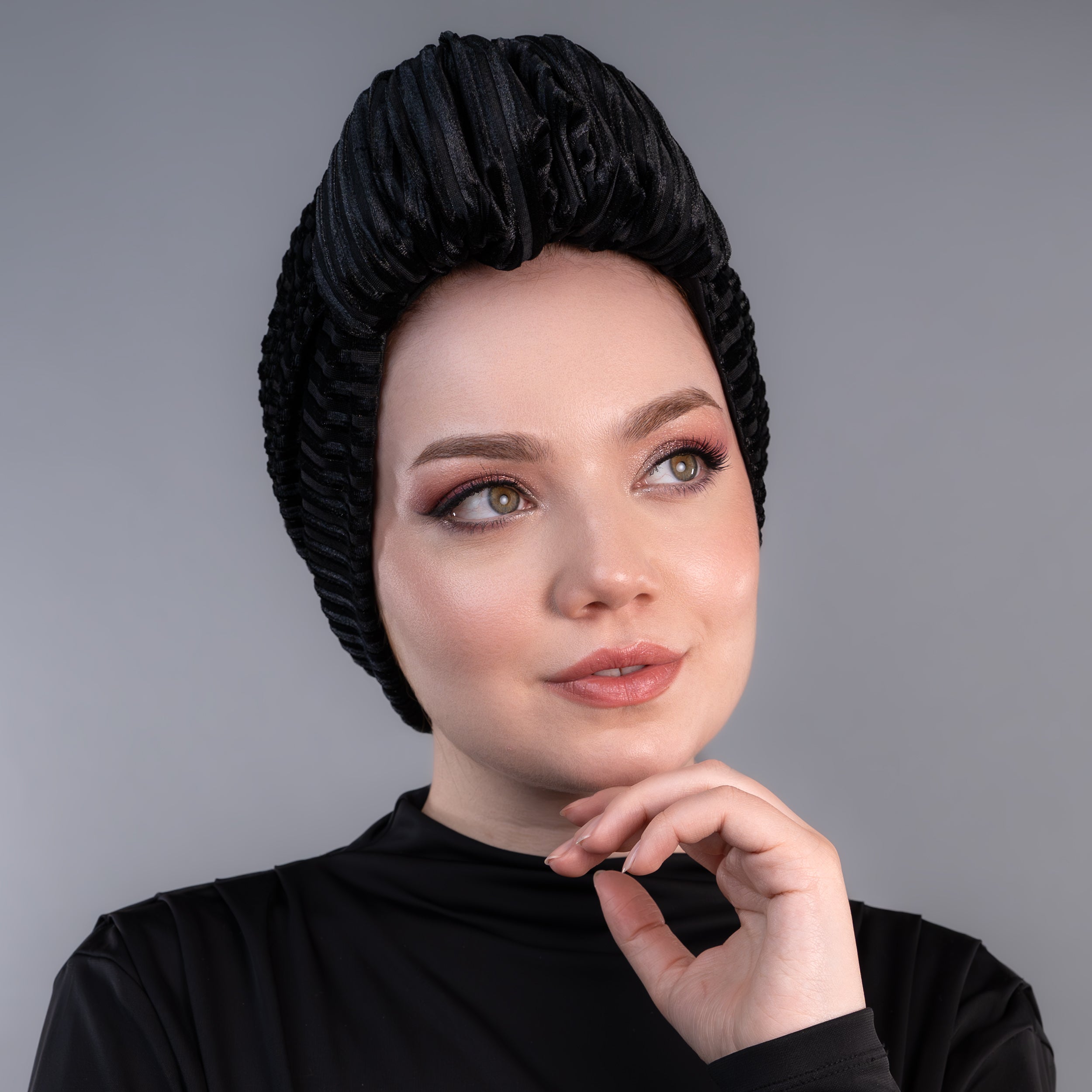 Beyrut Topuzlu Bone - Siyah Çizgili Kadife