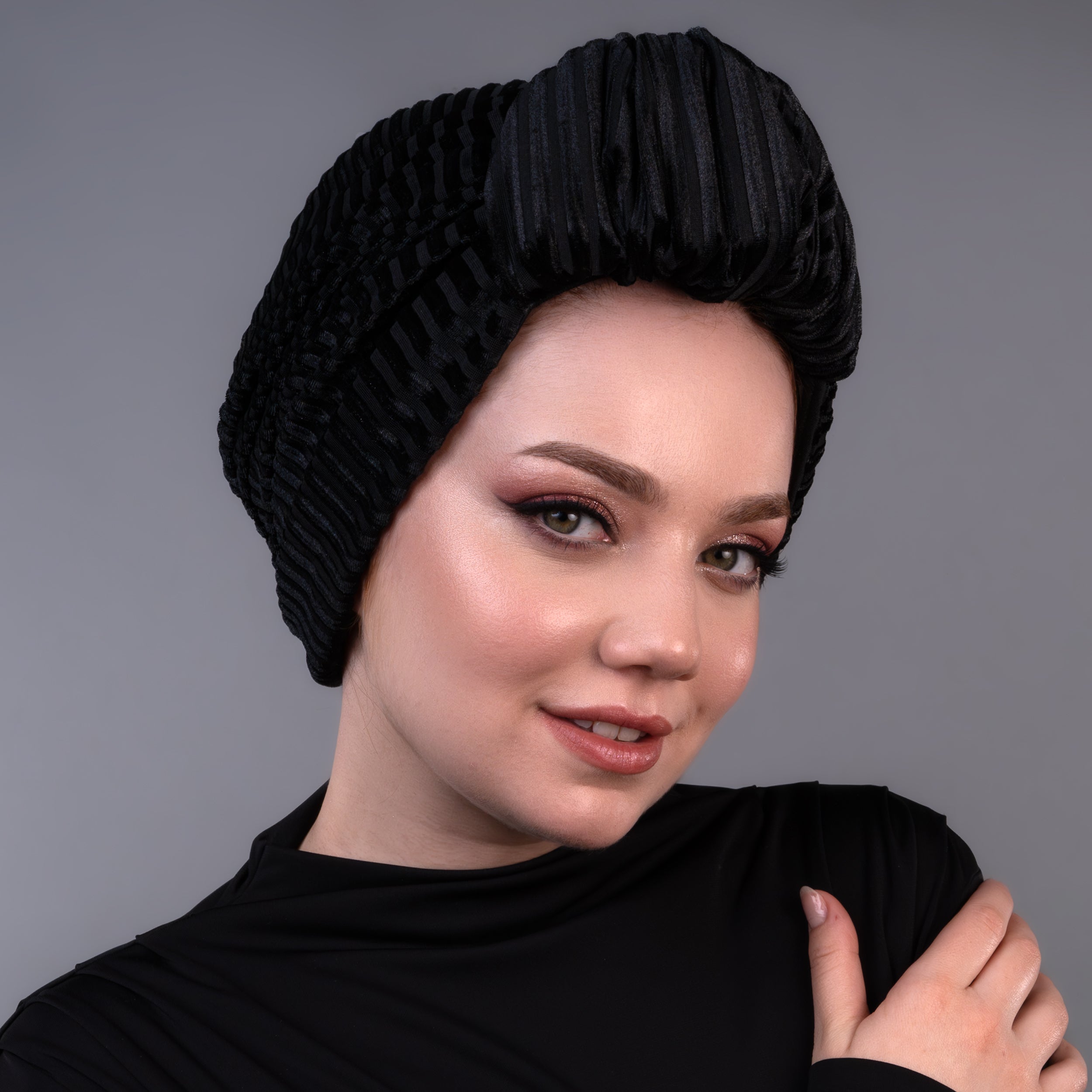 Beyrut Topuzlu Bone - Siyah Çizgili Kadife