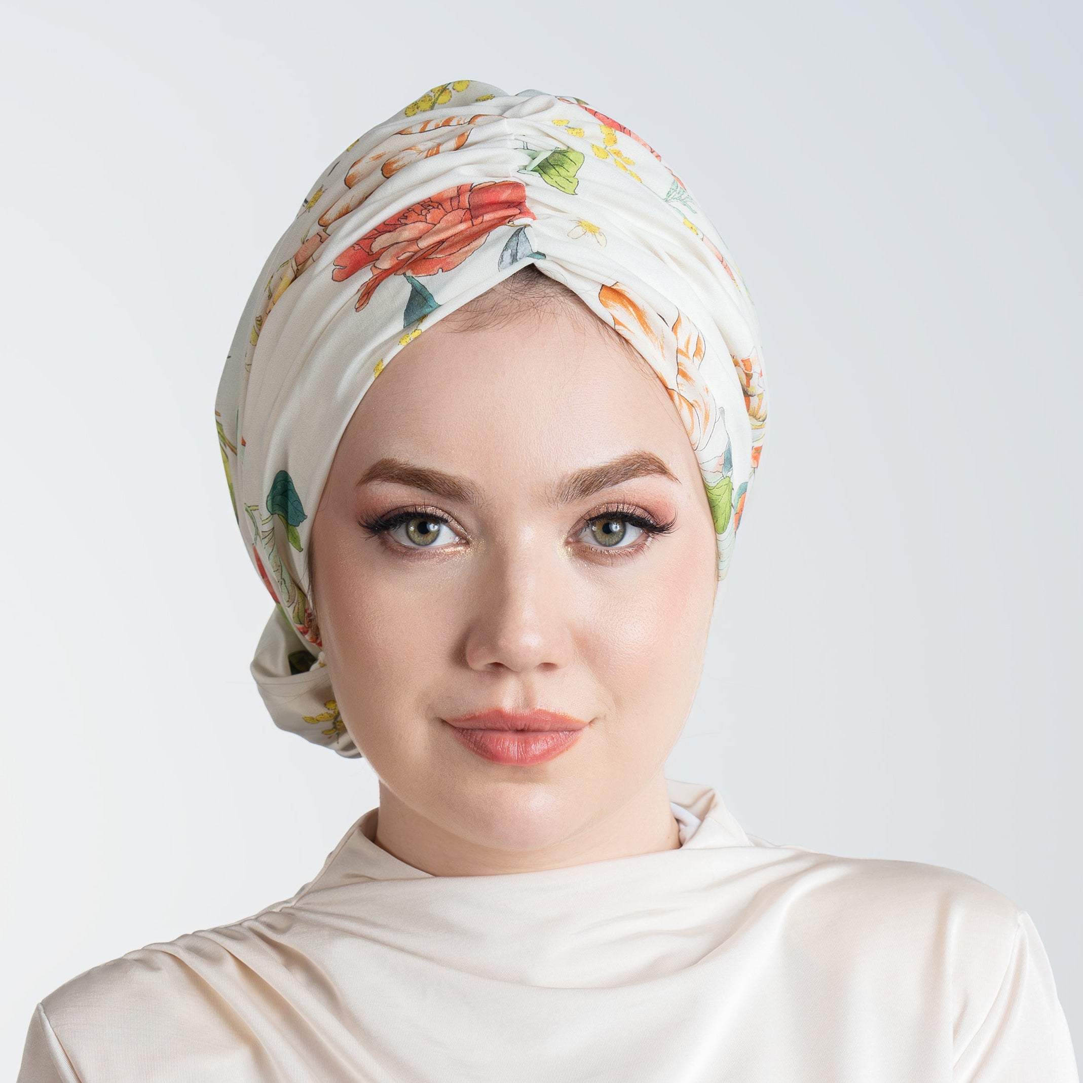 Beyrut Topuzlu Bone – Çiçek Desenli Cupra Kumaş