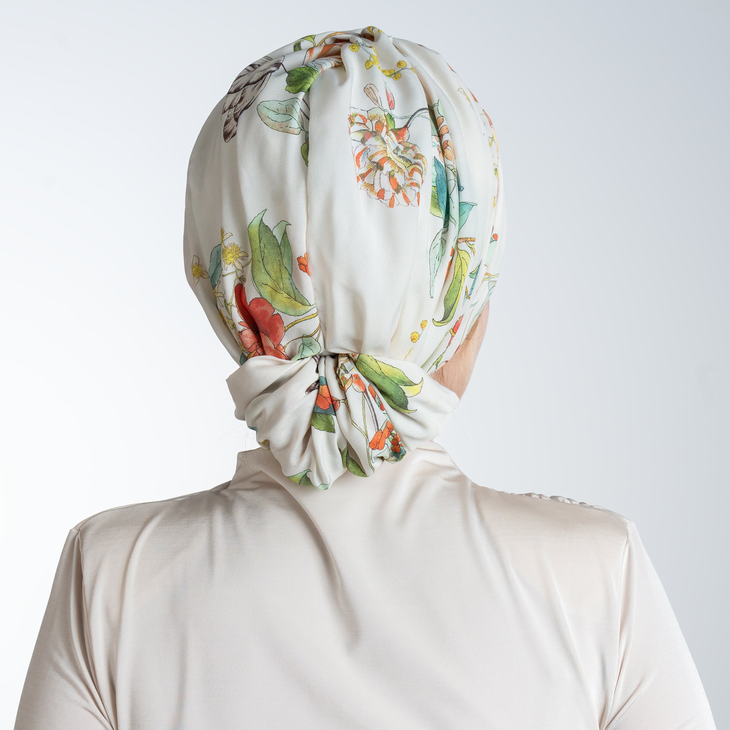 Beyrut Topuzlu Bone – Çiçek Desenli Cupra Kumaş