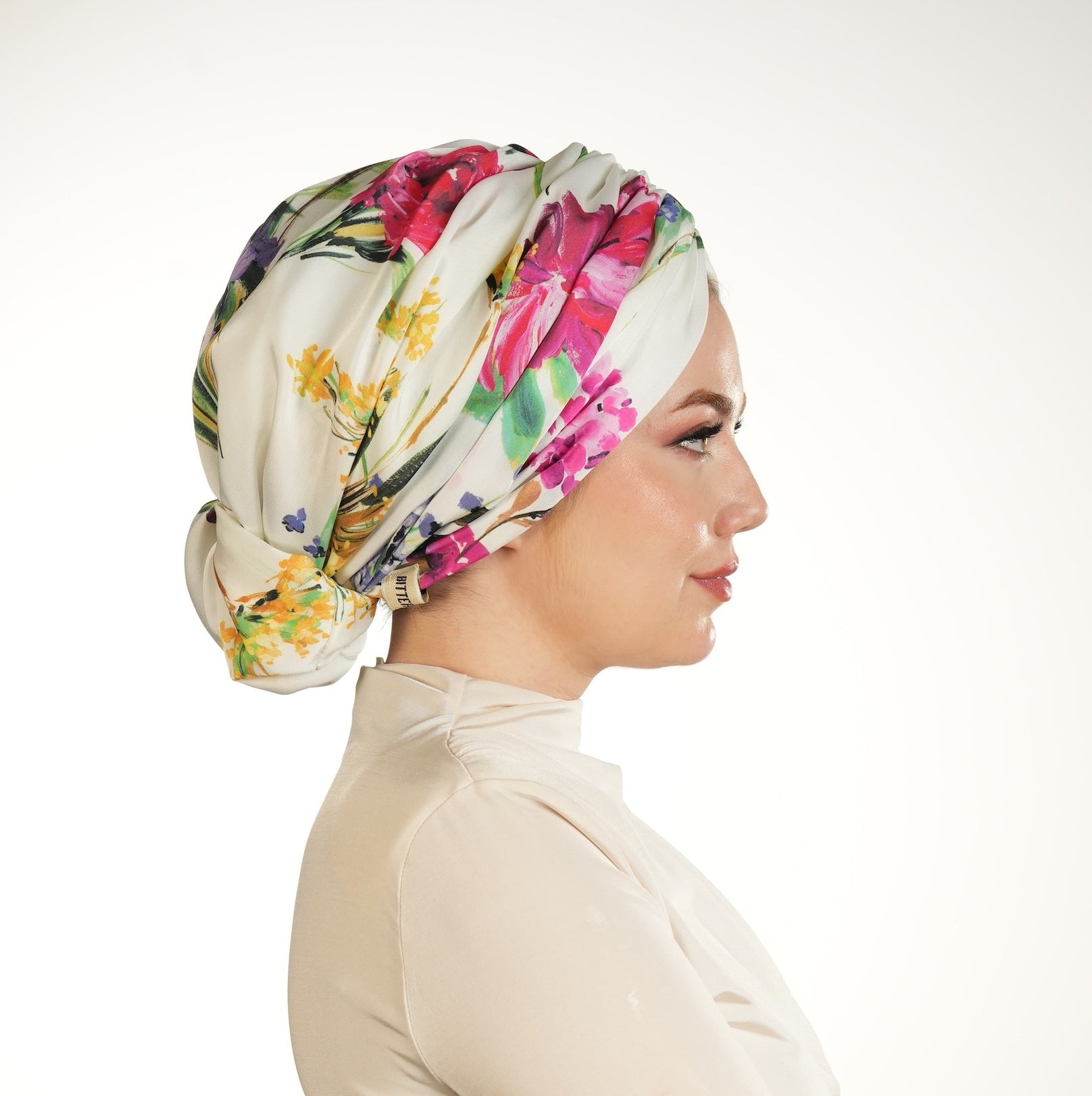 Beyrut Topuzlu Bone – Çiçek Desenli Cupra Kumaş