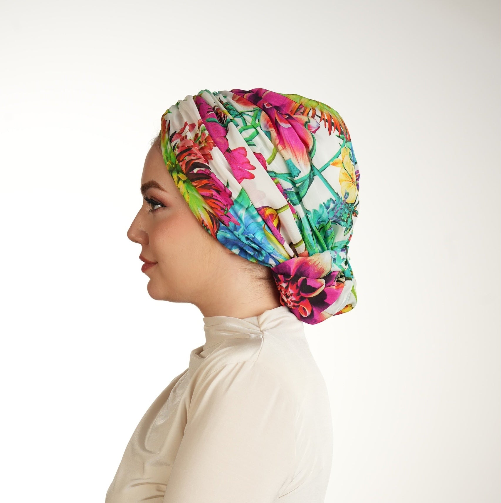 Beyrut Topuzlu Bone – Çiçek Desenli Cupra Kumaş