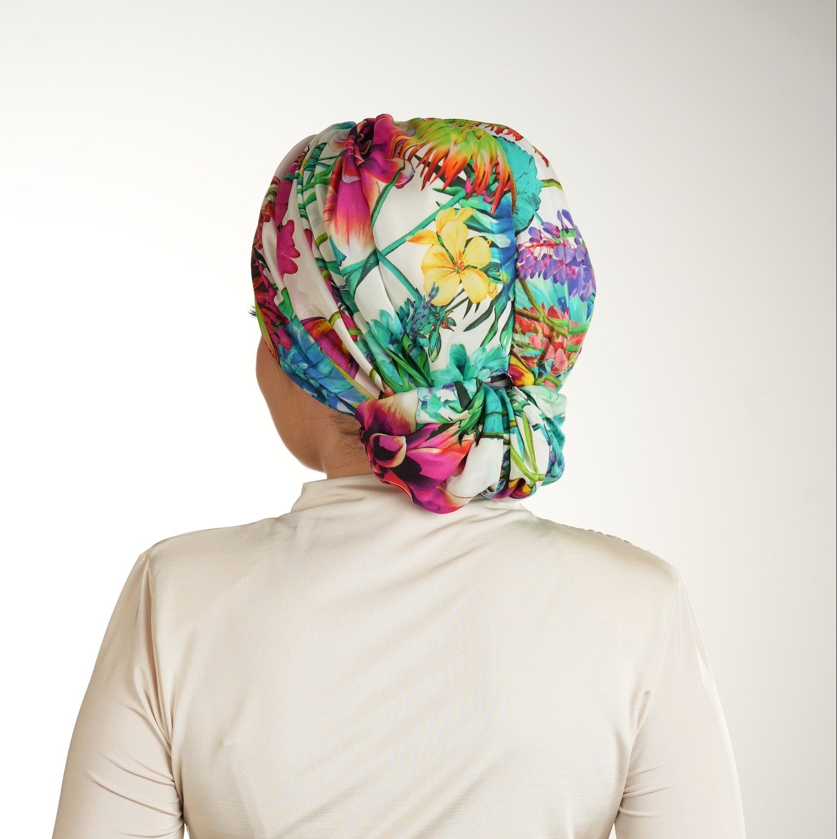 Beyrut Topuzlu Bone – Çiçek Desenli Cupra Kumaş