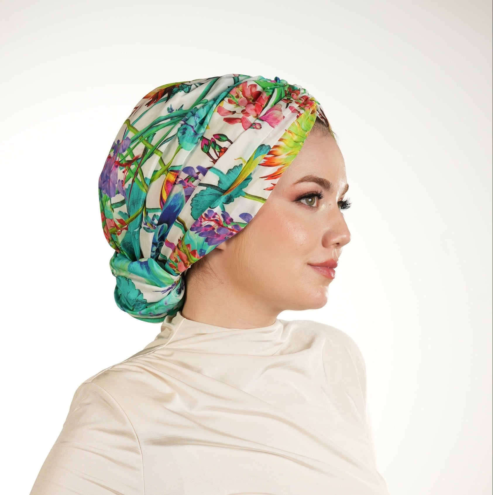 Beyrut Topuzlu Bone – Çiçek Desenli Cupra Kumaş