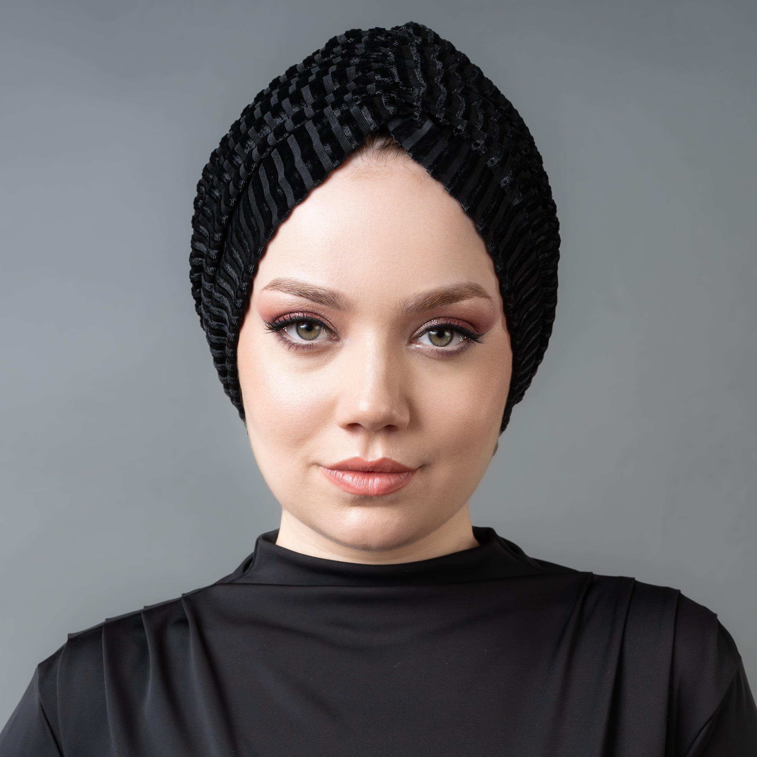 Beyrut Topuzlu Bone - Siyah Çizgili Kadife