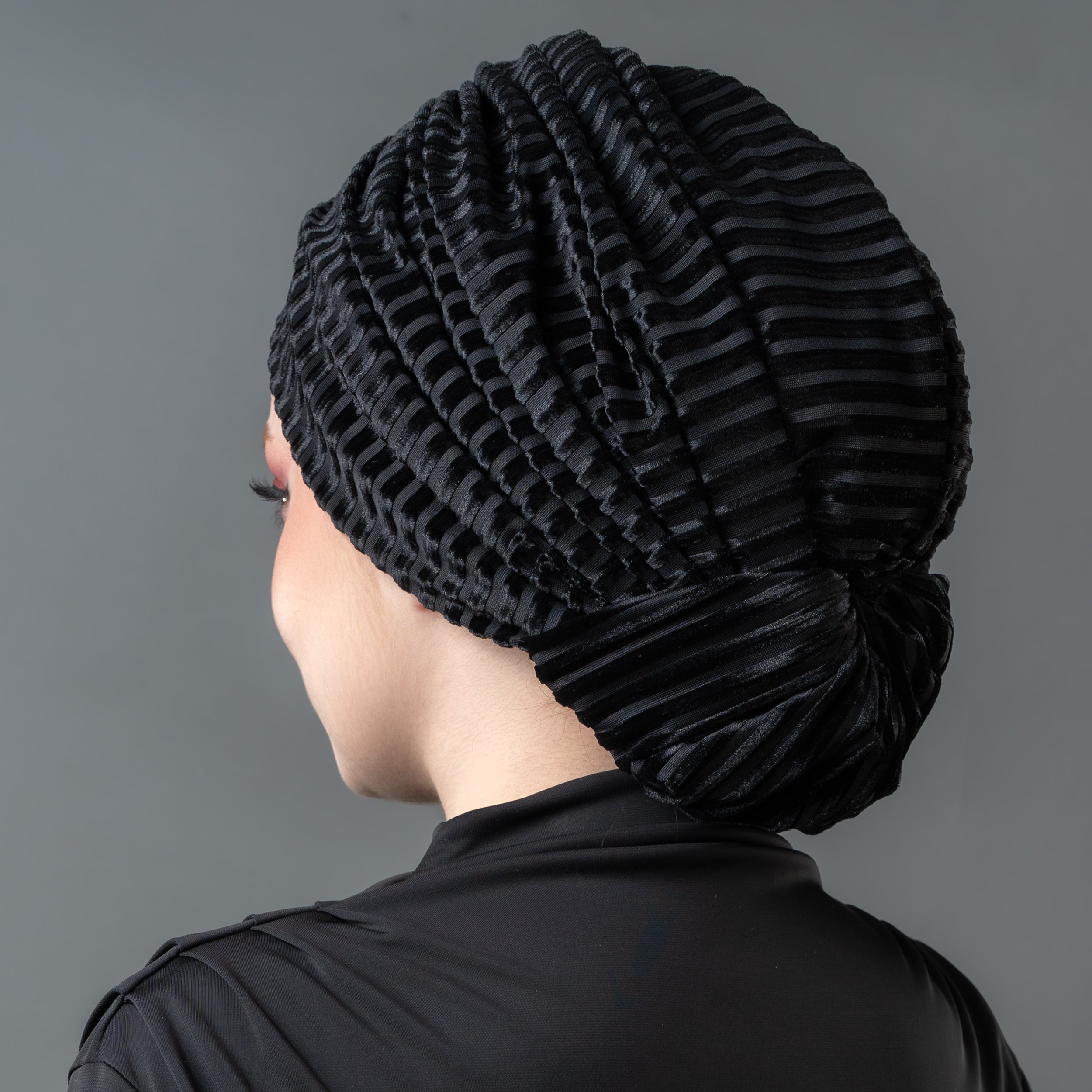 Beyrut Topuzlu Bone - Siyah Çizgili Kadife