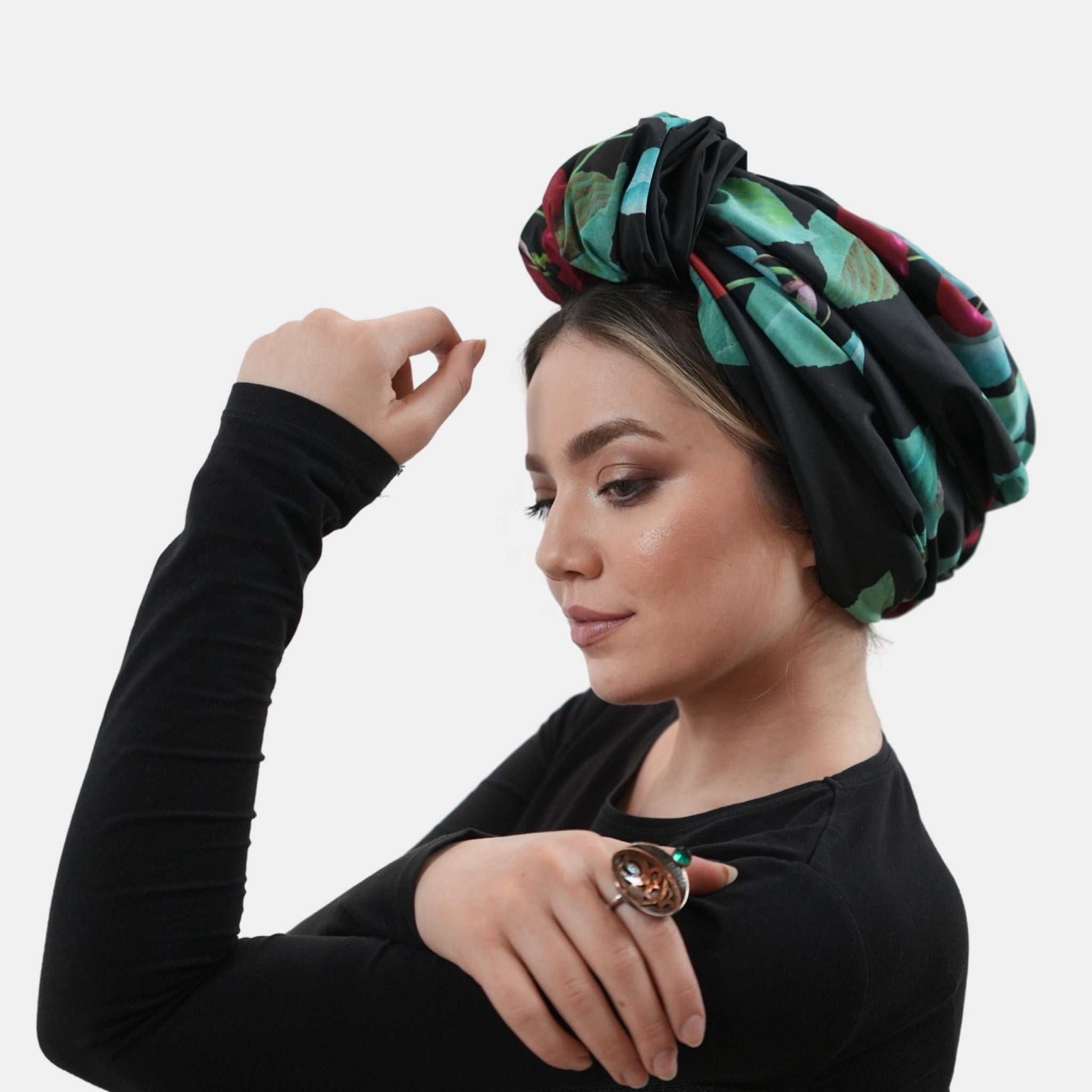 Beyrut Topuzlu Bone - Penye Astarlı - Kiraz Desenli Cupra Kumaş