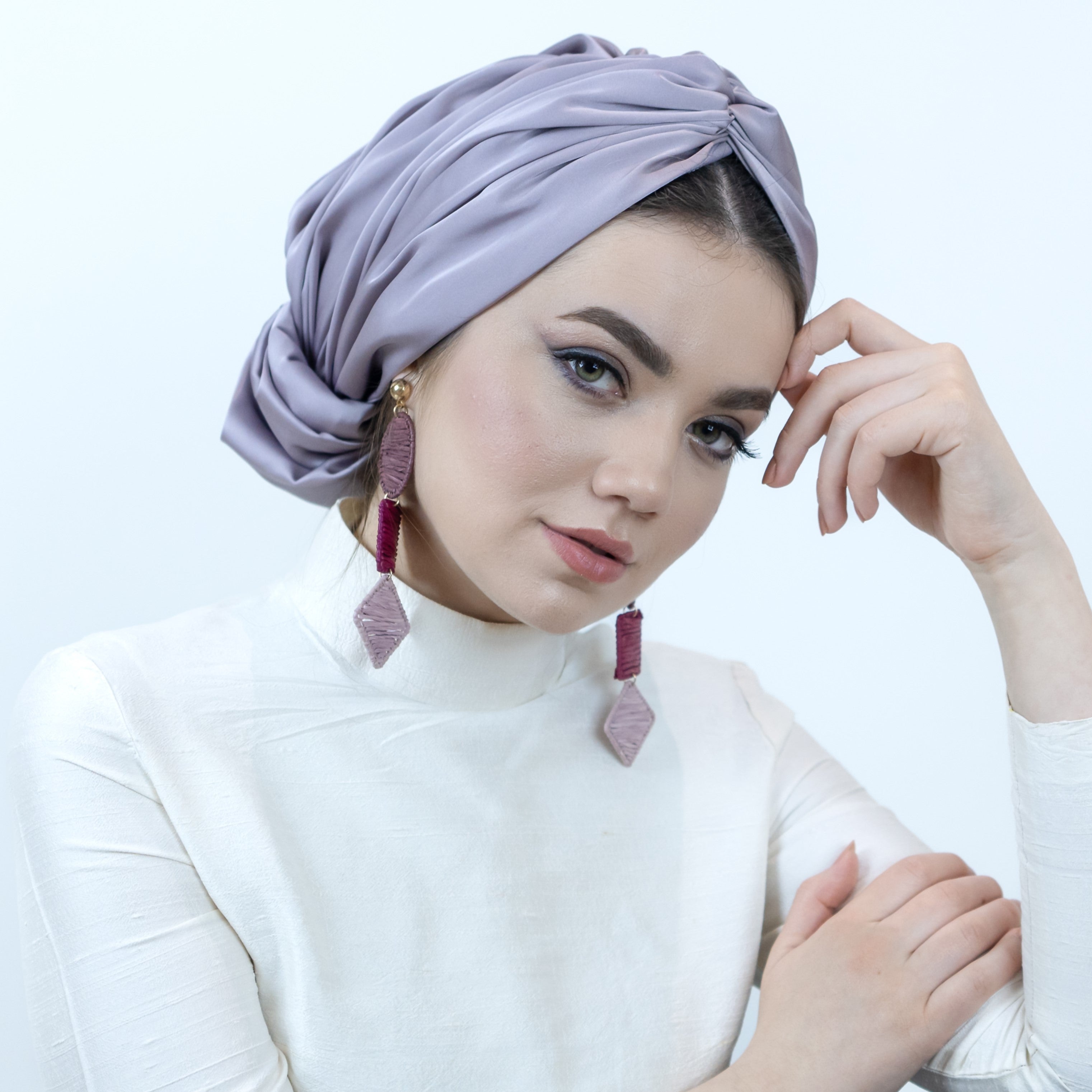 Abu Dhabi Ready-Made Bonnet - Lycra Satin Fabric - Black - BitterColors 