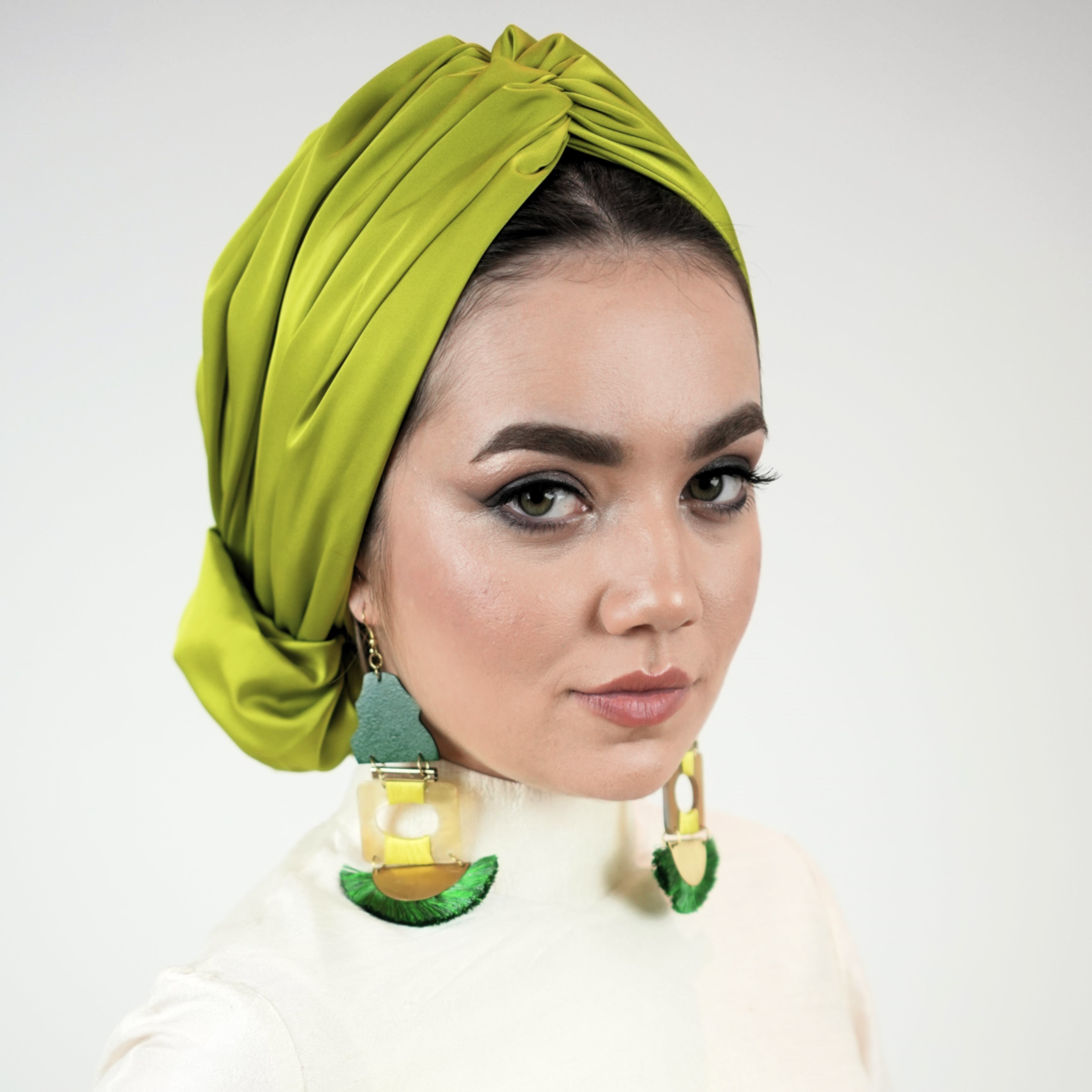 Abu Dhabi Ready-Made Bonnet - Lycra Satin Fabric - Black - BitterColors 