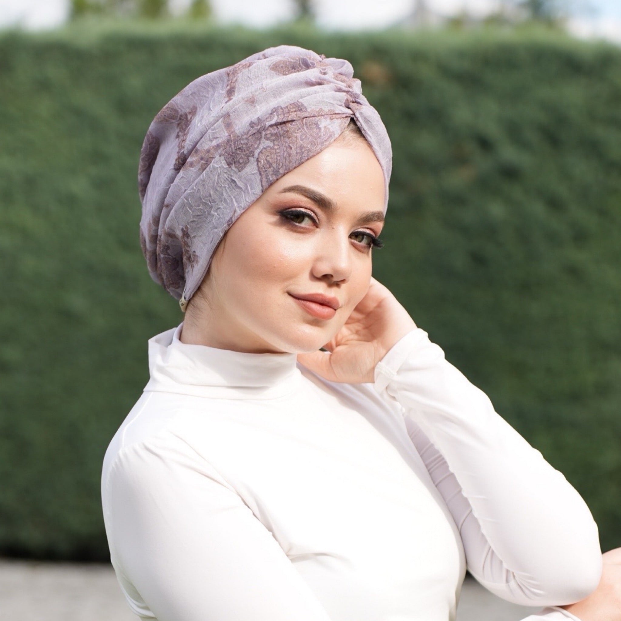 Milano Büzgülü Bone - Çiçek Desenli Keten Kumaş