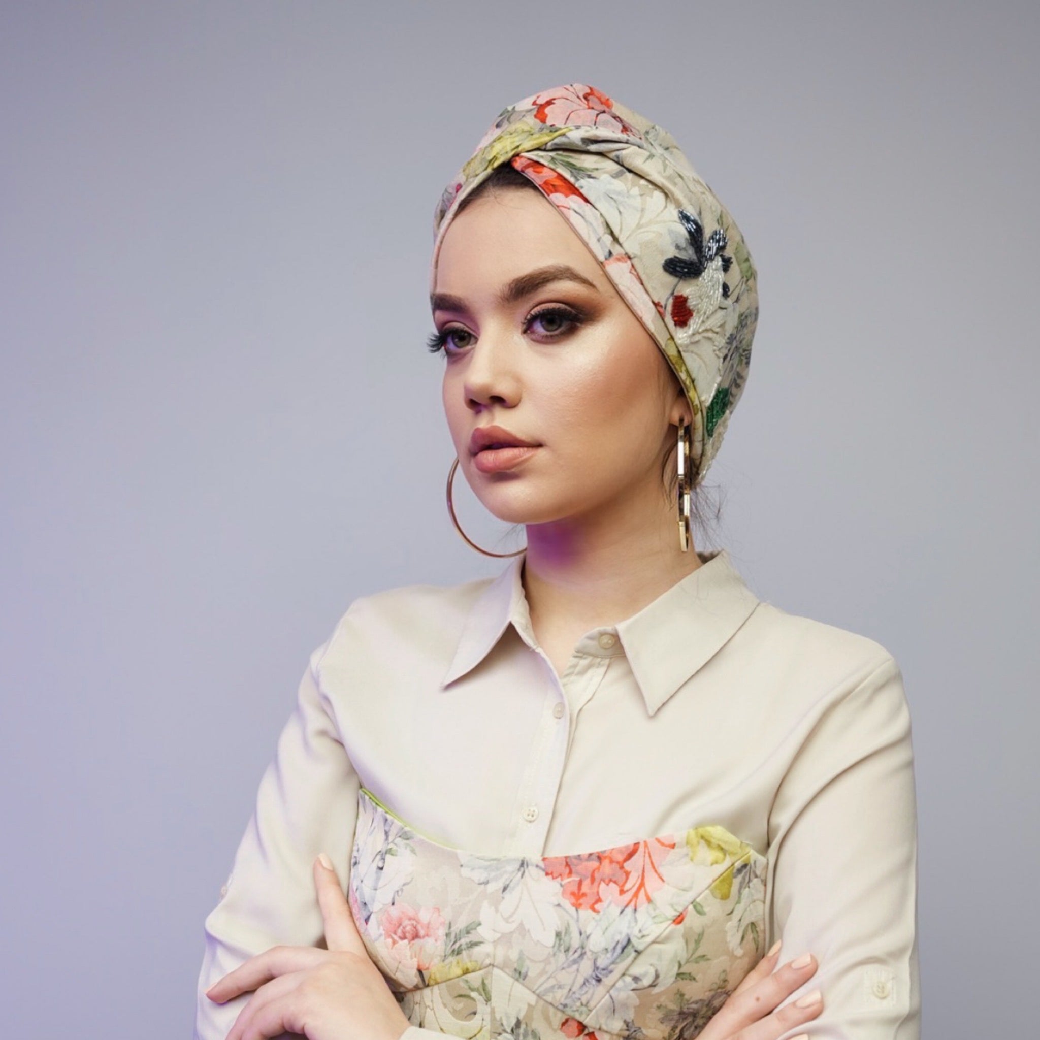 Paris Bantlı Bone - Boncuk İşlemeli Çiçekli Dokuma Kumaş