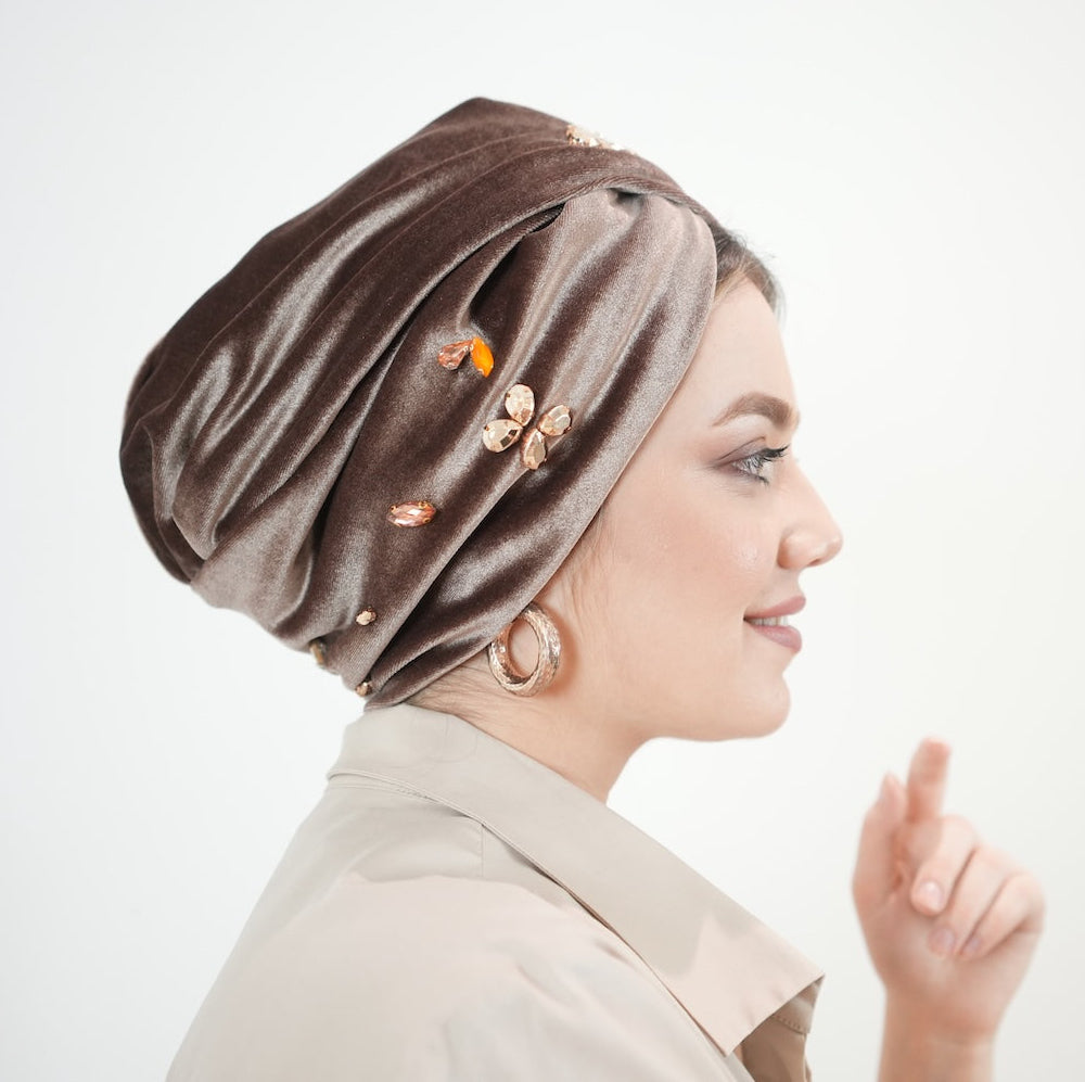 Paris Taş İşlemeli Bone - Vizon Kadife Kumaş